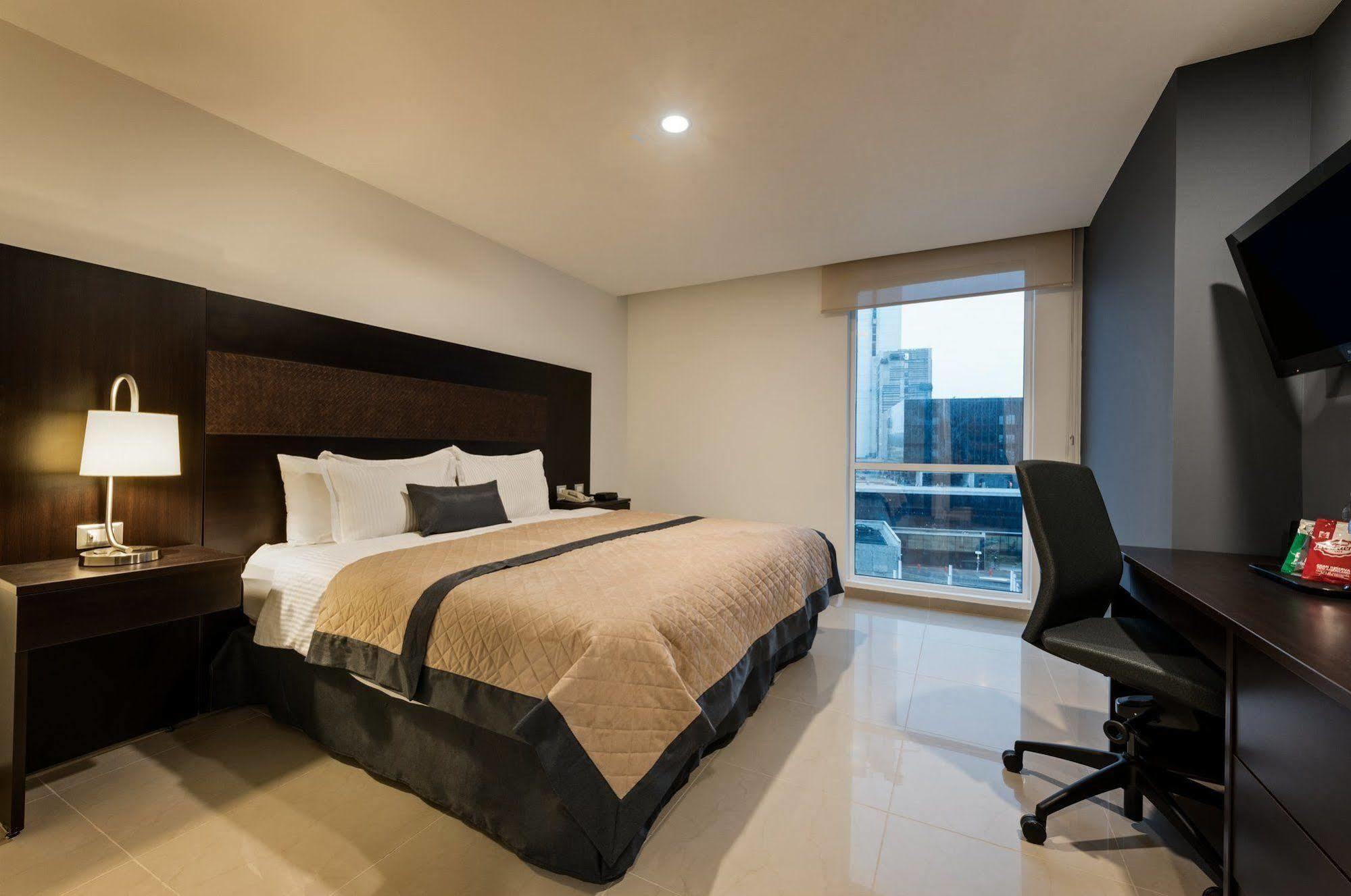 Hotel Wyndham Garden Guadalajara Acueducto Zapopan Exterior foto